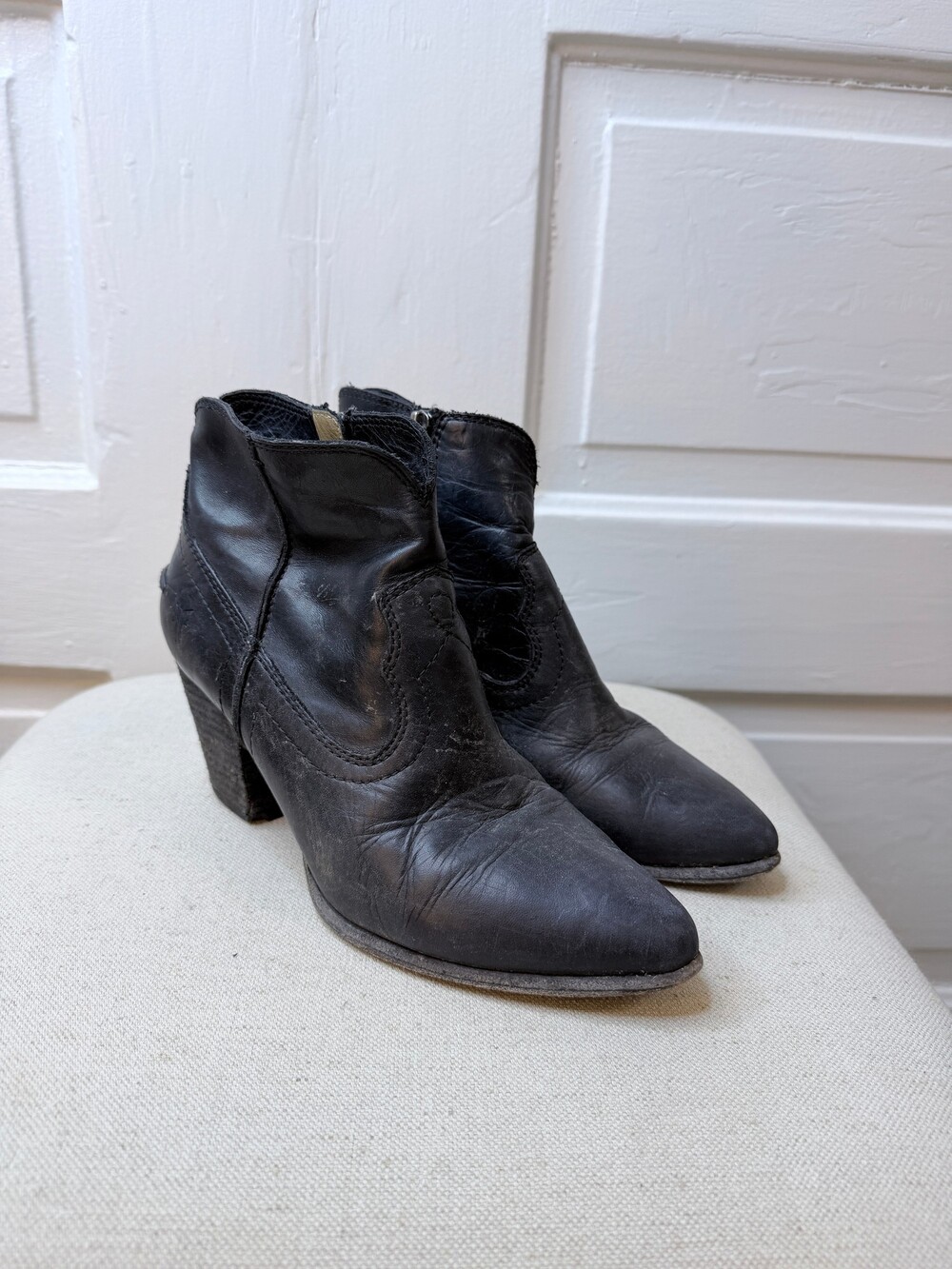 Frye Renee Seam Black Leather Western Booties Women's Size 6.5